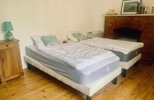 Aubeterre-sur-Dronne House | Maison 2 chambres- grand jardin-WIFI - au cœur du village AUBETERRE -visites- conciergerie J&N