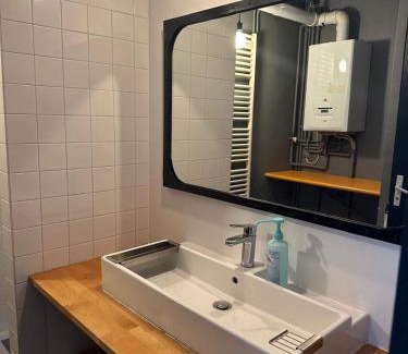 Bourgoin-Jallieu House | Maison 6 ch avec jacuzzi, PROMO AOUT
