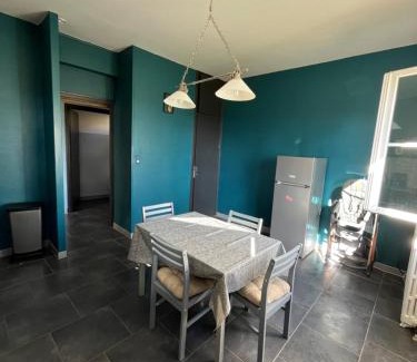Saint-Etienne-Cantales House | Maison au bord du lac