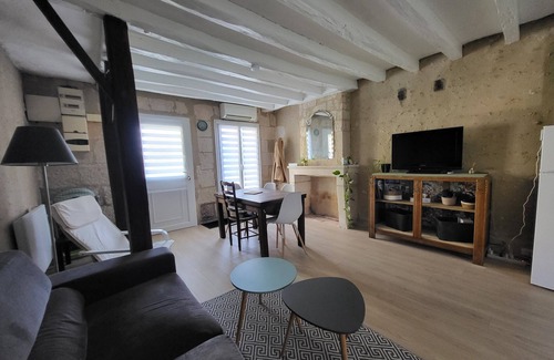 Ecueille House | Maison Avec Jardin Entièrement Rénovée au Calme