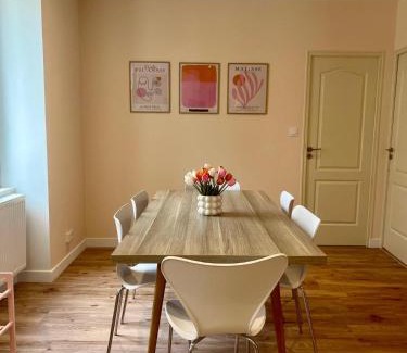 Avallon House | Maison avec terrasse et jardin