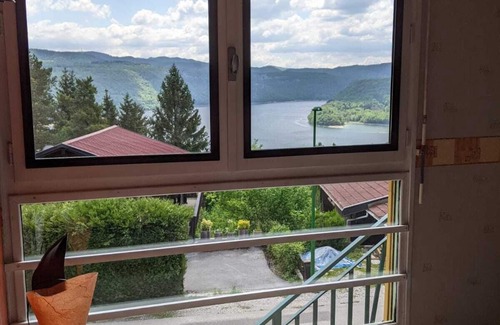 Maisod Ski Chalet | Maison Avec vue Imprenable sur le lac de Vouglans