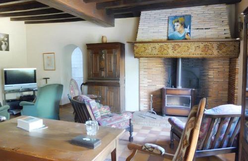 Genouillac House | Maison chaleureuse à Terres-de-Haute-Charente avec jardin