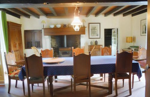 Genouillac House | Maison chaleureuse à Terres-de-Haute-Charente avec jardin