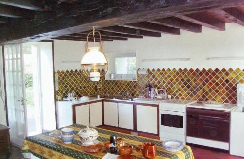 Genouillac House | Maison chaleureuse à Terres-de-Haute-Charente avec jardin