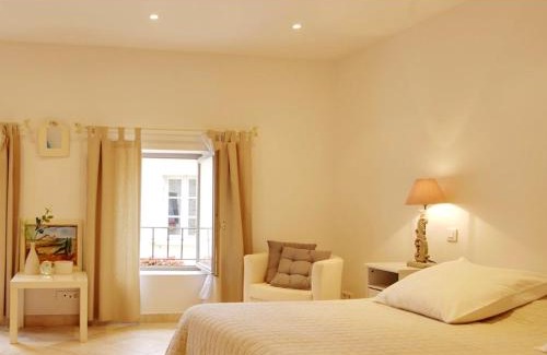 Villeneuve-les-Avignon House | Maison confortable à Villeneuve-lès-Avignon, plancha incluse
