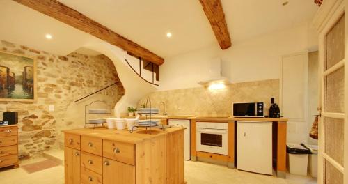 Villeneuve-les-Avignon House | Maison confortable à Villeneuve-lès-Avignon, plancha incluse