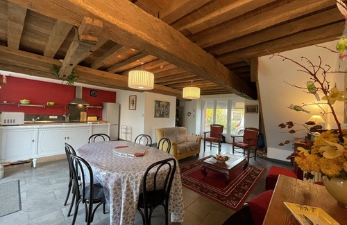 Monetay-sur-Loire Cottage | "Maison Confortable en Campagne avec Terrasse, Wi-Fi, Parking Privé et Accessibilité PMR"