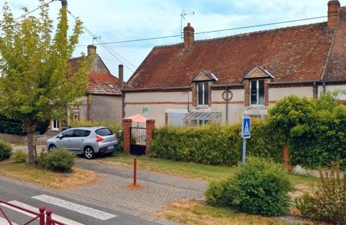 La Bussiere House | Maison confortable avec cour, proche du Château de La Bussière, idéale pour explorations. - FR-1-590-161