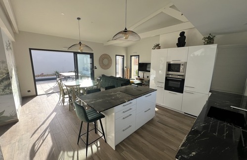 Dol-de-Bretagne House | Maison Contemporaine Avec Piscine Pour un Séjour Paradisiaque en Famille