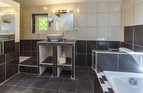 Gennes-sur-Glaize House | Maison de campagne avec piscine à 30min de Laval