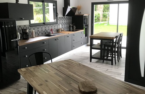 Jullouville House | Maison de Campagne à 10 Minutes de la Plage, Dans un Endroit Calme