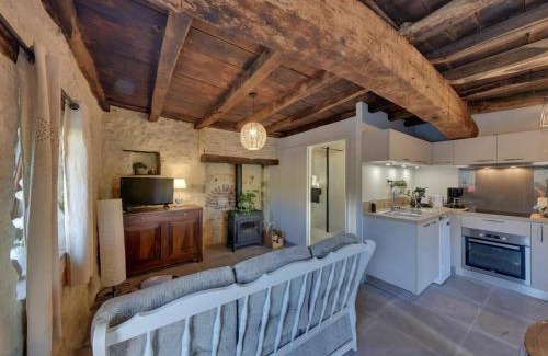 Taxat-Senat House | Maison de charme 18e siècle avec jardin, parking et modernité – proche de Vichy et Charroux - FR-1-489-393