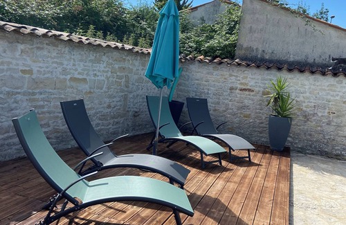 Sainte-Soulle House | Maison de Charme Typiquement Charentaise Avec Grande Piscine