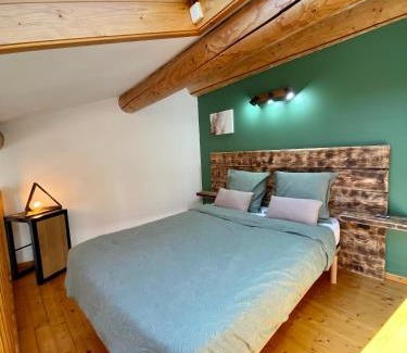 Saint-Paulet-de-Caisson Apartment | Maison de village