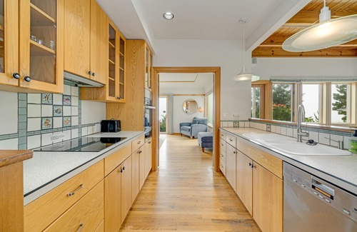 Neahkahnie Beach House | Maison De La Lune-Spectacular Oceanviews, dogs Ok , Firepit, Fenced yard