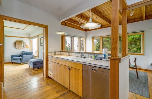 Neahkahnie Beach House | Maison De La Lune-Spectacular Oceanviews, dogs Ok , Firepit, Fenced yard