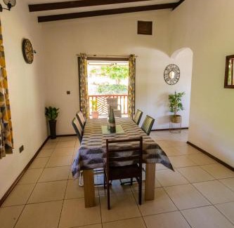 Saint Peter Parish House | Maison de Lecointe
