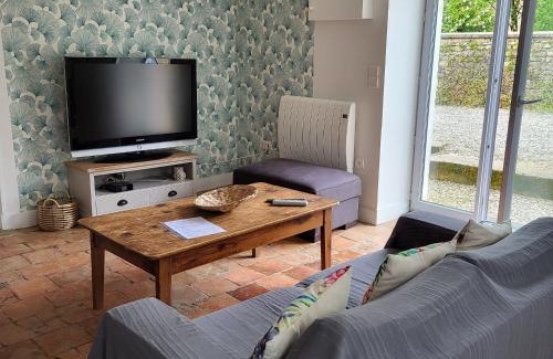Mezieres sous Lavardin House | Maison de Village avec Jardin, Parc Privé et Box Fibre, Animaux Bienvenus, à 15 min du Mans - FR-1-410-333