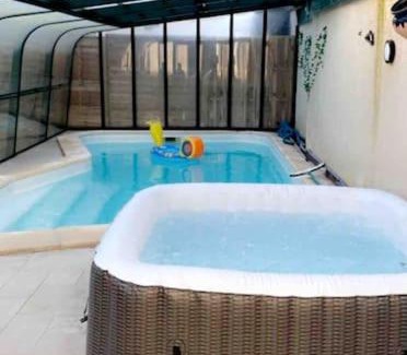 Saint-Loup-de-Naud House | Maison de vacances avec piscine chauffée et spa