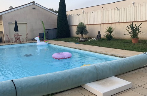 Coufouleux House | Maison de Vacances Piscine Partagée Parking Privé et Sécurisé Grand Espaces