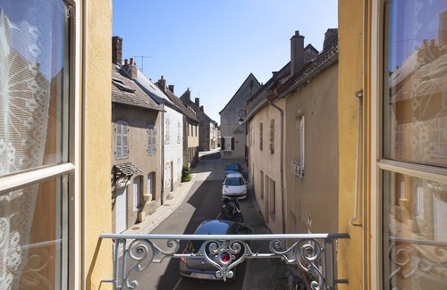Toulon-sur-Arroux House | Maison de Village Avec Grand Jardin Très Calme