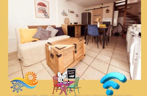 8th Arrondissement Apartment | Maison de village à 35 m du bord de mer