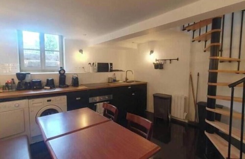Fontainebleau House | Maison de Vincent, right in the center of town, at the foot of Rue des Restaurants.