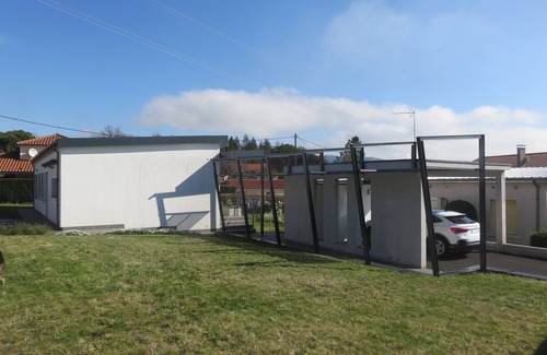 Issoire House | Maison Deville: quiet house with garden