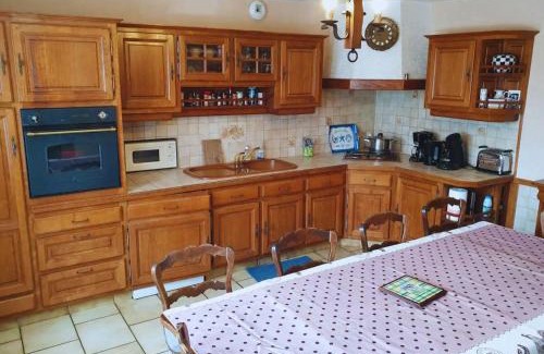 Coulouvray-Boisbenatre House | Maison en pierre au milieu du bocage