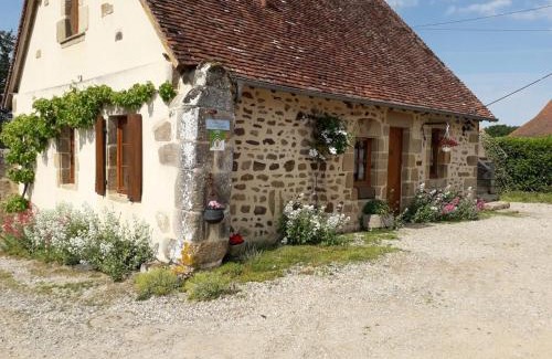 Bourbon-l'Archambault House | Maison en pierre rénovée avec étang, pêche, jardin et BBQ, proche Forêt de Tronçais - FR-1-489-293