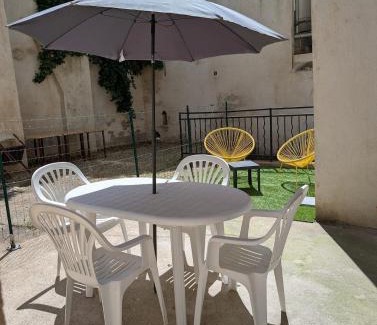 Seurre Apartment | Maison en pierre, calme, cour privée, bord de Saône