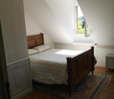 Bais House | Maison familiale, 15 pers, 7 chambres, piscine, déco soignée