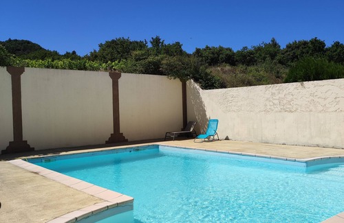 Saint-Roman-de-Malegarde House | Maison de Campagne Avec Piscine Privée!