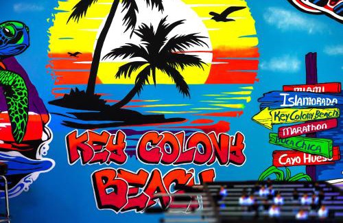 Key Colony Beach House | Maison Grand Blue Arenas with Minigolf Canal and Game Room