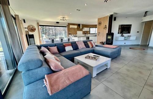 Labastide-du-Temple Villa | Maison moderne au calme avec billard, jacuzzi, bain à remous, piscine, Babyfoot