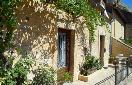 Les Eyzies House | Maison Pittoresque Dans Petite rue au Calme Sous les Rochers