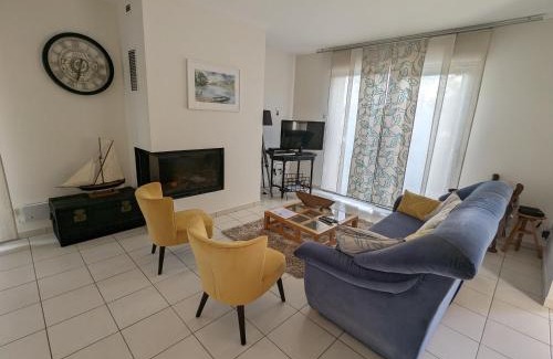Dounoux House | Maison Plain-Pied à 10 min d'Epinal: Jardin Clos, BBQ, WIFI, Draps et Ménage Inclus - FR-1-589-606