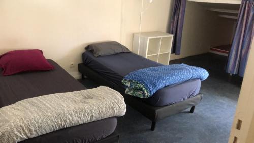 Stains House | Maison POUR OUVRIERS seulement PAS DE TOURISME, NI FAMILLE