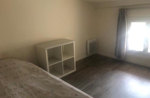 Stains House | Maison POUR OUVRIERS seulement PAS DE TOURISME, NI FAMILLE