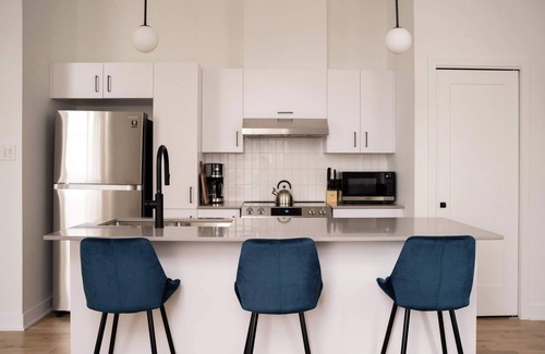 Ville-Marie Apartment | Maison Rasco - Two-bedroom queen size bed suite