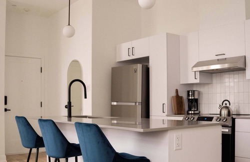 Ville-Marie Apartment | Maison Rasco - Two-bedroom queen size bed suite
