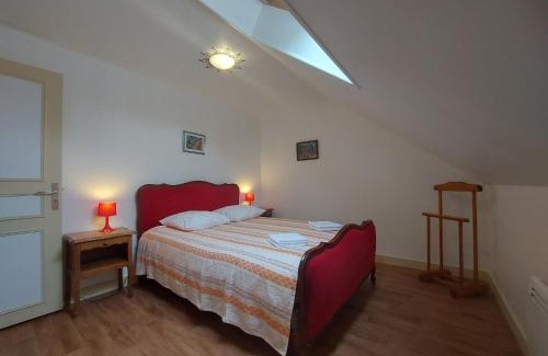 La Bazoche-Gouet House | Maison spacieuse avec jardin, BBQ, table de ping-pong, proche commerces, pour 9 personnes et bébés - FR-1-581-96