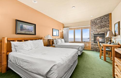 Two Harbors Apartment | Majestic Lake Views King Suite, 2 Queen Beds and Heated Pools