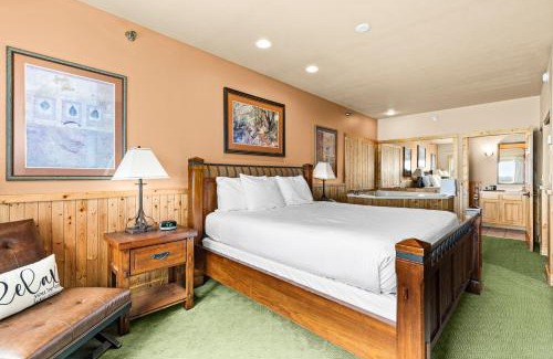 Two Harbors Apartment | Majestic Lake Views King Suite, 2 Queen Beds and Heated Pools