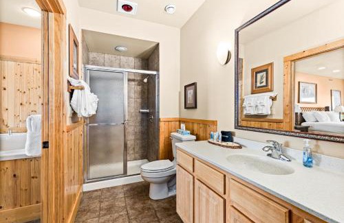Two Harbors Apartment | Majestic Lake Views King Suite, 2 Queen Beds and Heated Pools