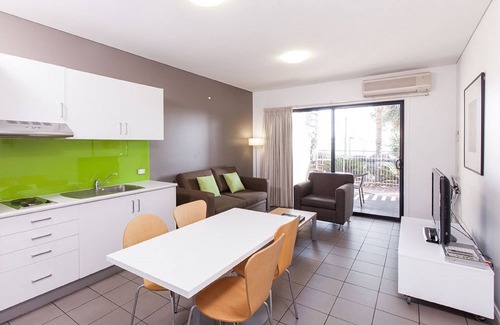 Davenport Apartment | Majestic Oasis Apartments