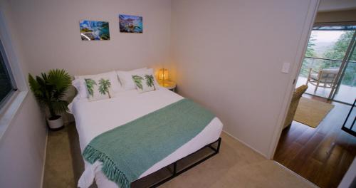 Lower Beechmont House | Majestic Views - Stylish Home