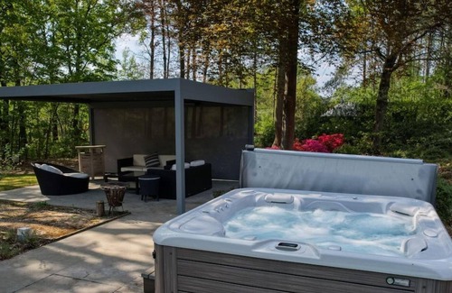 Zolder House | Majestic villa with gigantic garden and swimming pool near the Zolder circuit