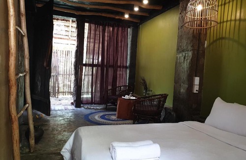 Alfonso Bed & Breakfast | Maka-Kalinaw 5 Wabi sabi Room, Forest Deck View